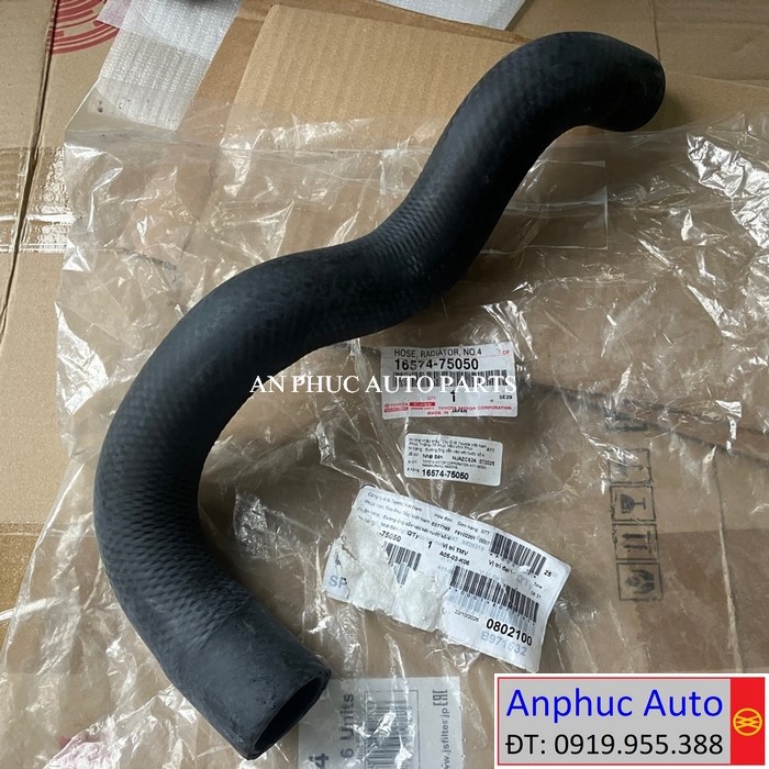 ong-nuoc-toyota-Hiace-1657475050.jpg